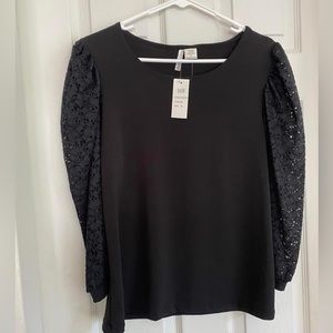 Womens top with lace sleeve